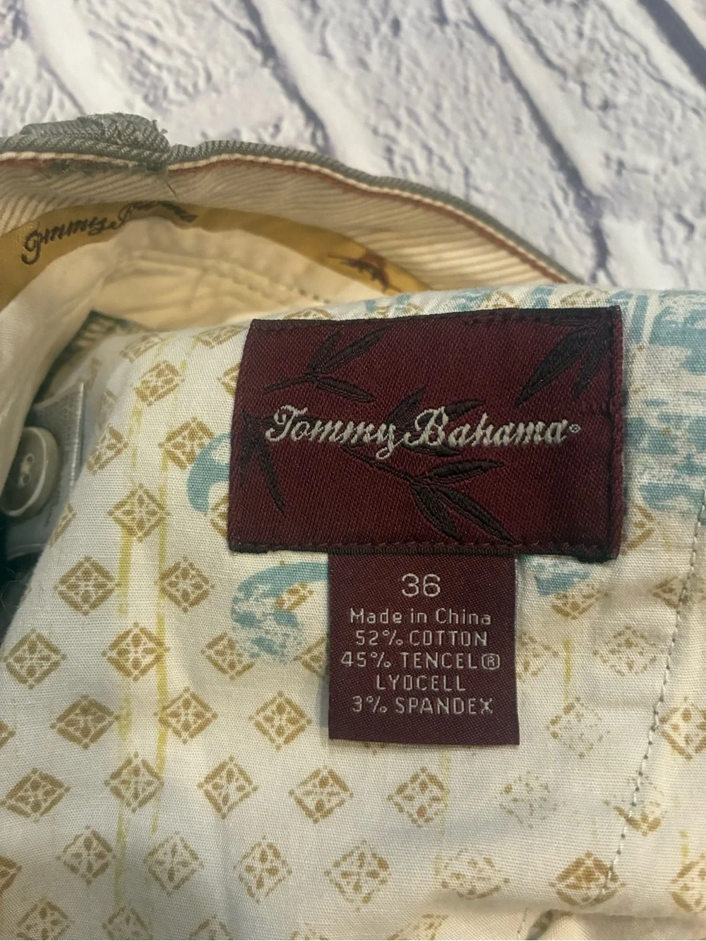 Tommy Bahama Men's Olive Green Flat-Front Shorts‎